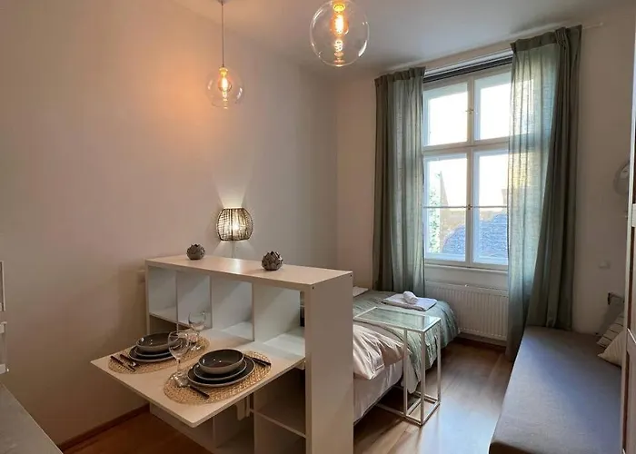 Urban Nest On Tyrsova 7 - Near Ip Pavlova Metro