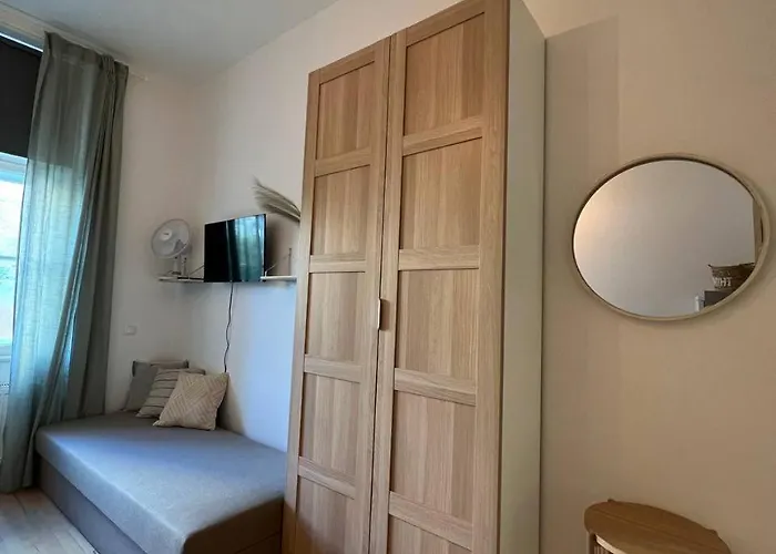 Urban Nest On Tyrsova 7 - Near Ip Pavlova Metro