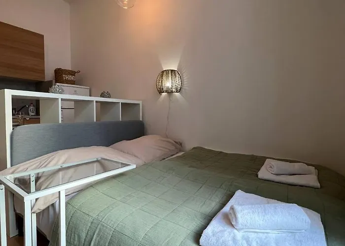 Urban Nest On Tyrsova 7 - Near Ip Pavlova Metro Apartment *