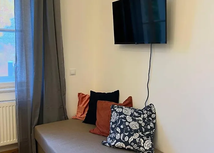 Urban Nest On Tyrsova 7 - Near Ip Pavlova Metro *