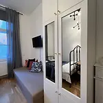 Urban Nest On Tyrsova 7 - Near Ip Pavlova Metro