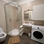 Urban Nest On Tyrsova 7 - Near Ip Pavlova Metro דירה