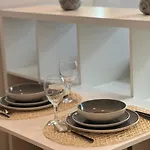 Urban Nest On Tyrsova 7 - Near Ip Pavlova Metro דירה