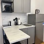 דירה Urban Nest On Tyrsova 7 - Near Ip Pavlova Metro *