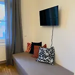 Urban Nest On Tyrsova 7 - Near Ip Pavlova Metro *