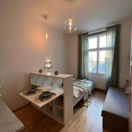 Urban Nest On Tyrsova 7 - Near Ip Pavlova Metro