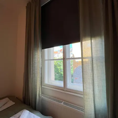 Urban Nest On Tyrsova 7 - Near Ip Pavlova Metro