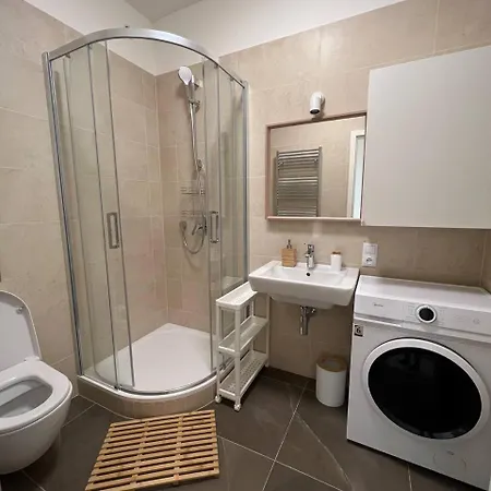 Urban Nest On Tyrsova 7 - Near Ip Pavlova Metro Appartement
