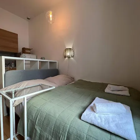 Urban Nest On Tyrsova 7 - Near Ip Pavlova Metro Appartement *