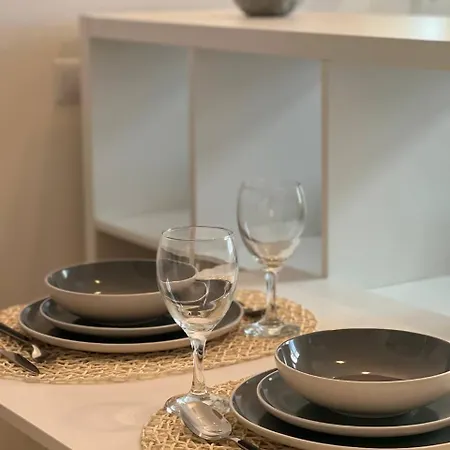 Urban Nest On Tyrsova 7 - Near Ip Pavlova Metro Appartement *