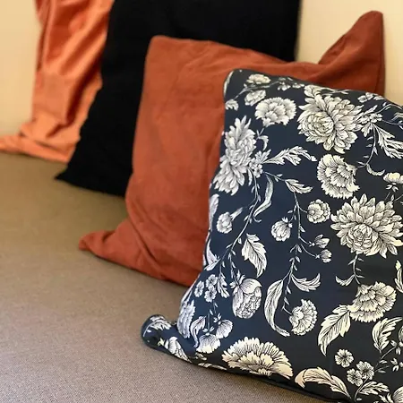 Apartment Urban Nest On Tyrsova 7 - Near Ip Pavlova Metro